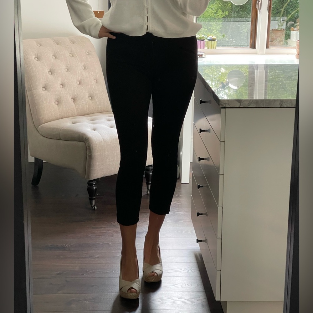 Great Condition! Stylish black cropped pants. Ultra Skinny. Size 10R
